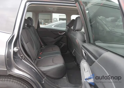 2021 Subaru Forester Premium z USA, uszkodzony, nr VIN JF2SKAFC2MH465950